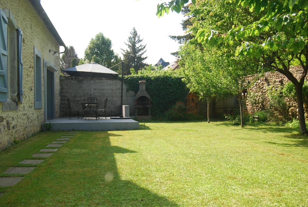 Bed and Breakfast La Ferme Aux Fleurs Ossun Exterior foto